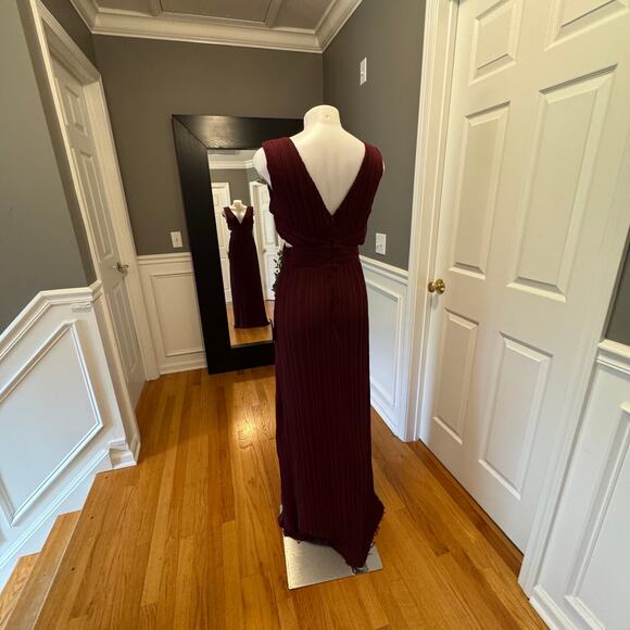 Lulus Burgundy Plisse Cutout Sleeveless Long Maxi Dress Size Medium BNWT - Picture 4 of 16